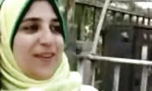 آمارنا میلر عکس سکسی کیرو کوس ضربه ای به دست داد و پاهایش را پهن کرد